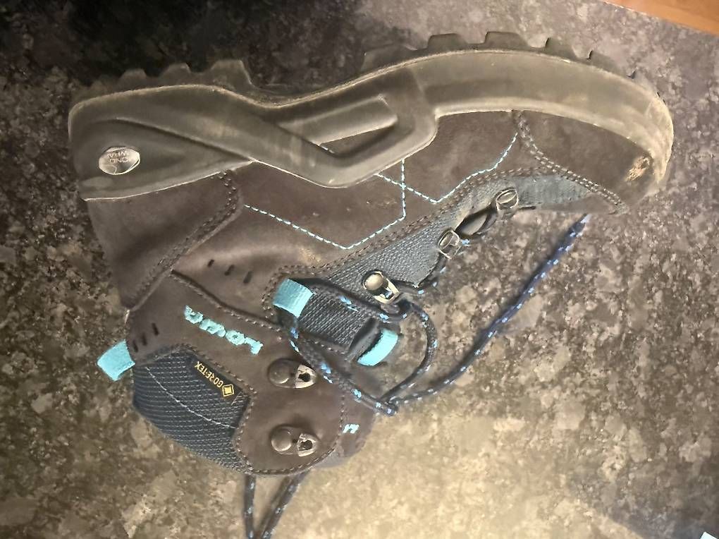 Scarpe per ragazzi: Lowa Wanderschuhe Grösse 33 – Usato da Wettingen venduto da xen_t6v6 1