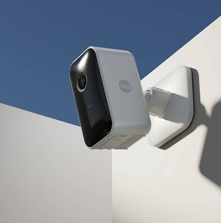 Solargeräte und Solarprodukte: Yale smart outdoor camera with solar panel charger – Neu und originalverpackt aus Steinmaur von Solvej01