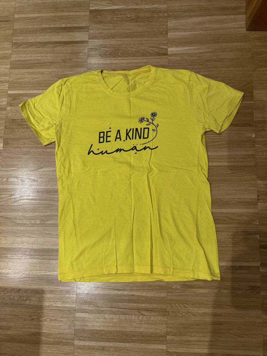 T-shirt: Yellow T-shirt – Usato da Adliswil venduto da Marjin