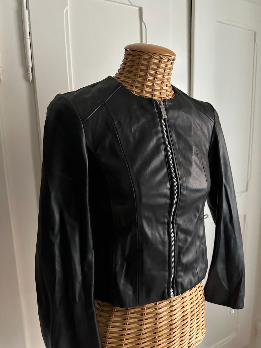 Vestes: AMISU - Lederjacke schwarz 34 – D'occasion à Zürich par Diazaio 1
