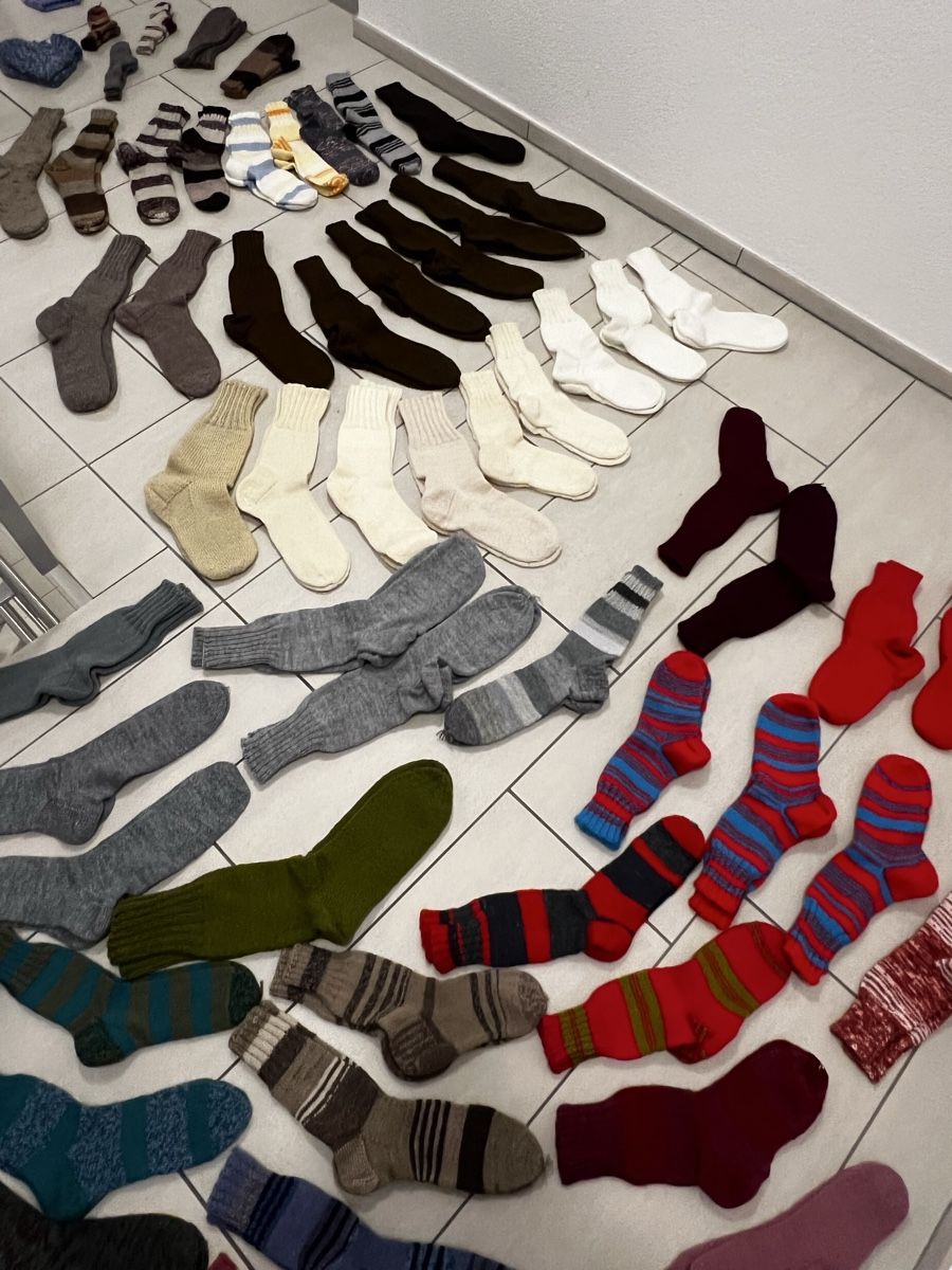 Socken: Handgestrickte Wollsocken – Neu und originalverpackt aus Bülach von Cucculi 1