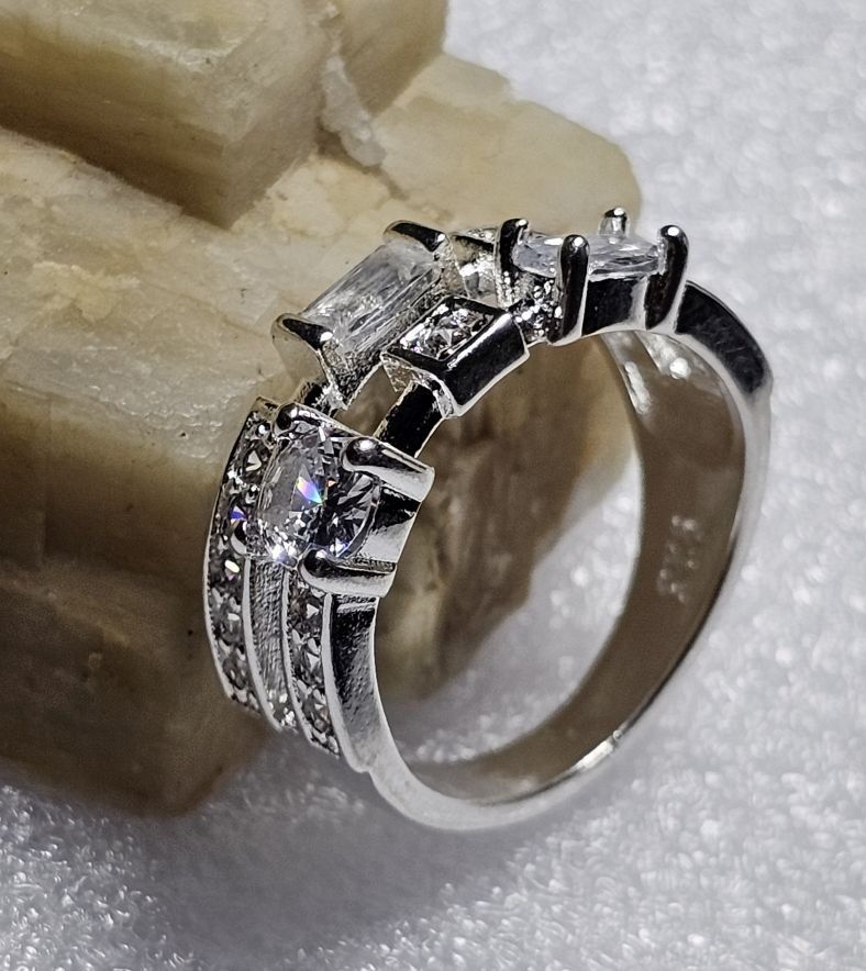 Anelli: Eleganter Ring mit Zirkonia, 925 versilbert, Gr. 8 – Nuovo (secondo la descrizione) da Grenchen venduto da maretop 1