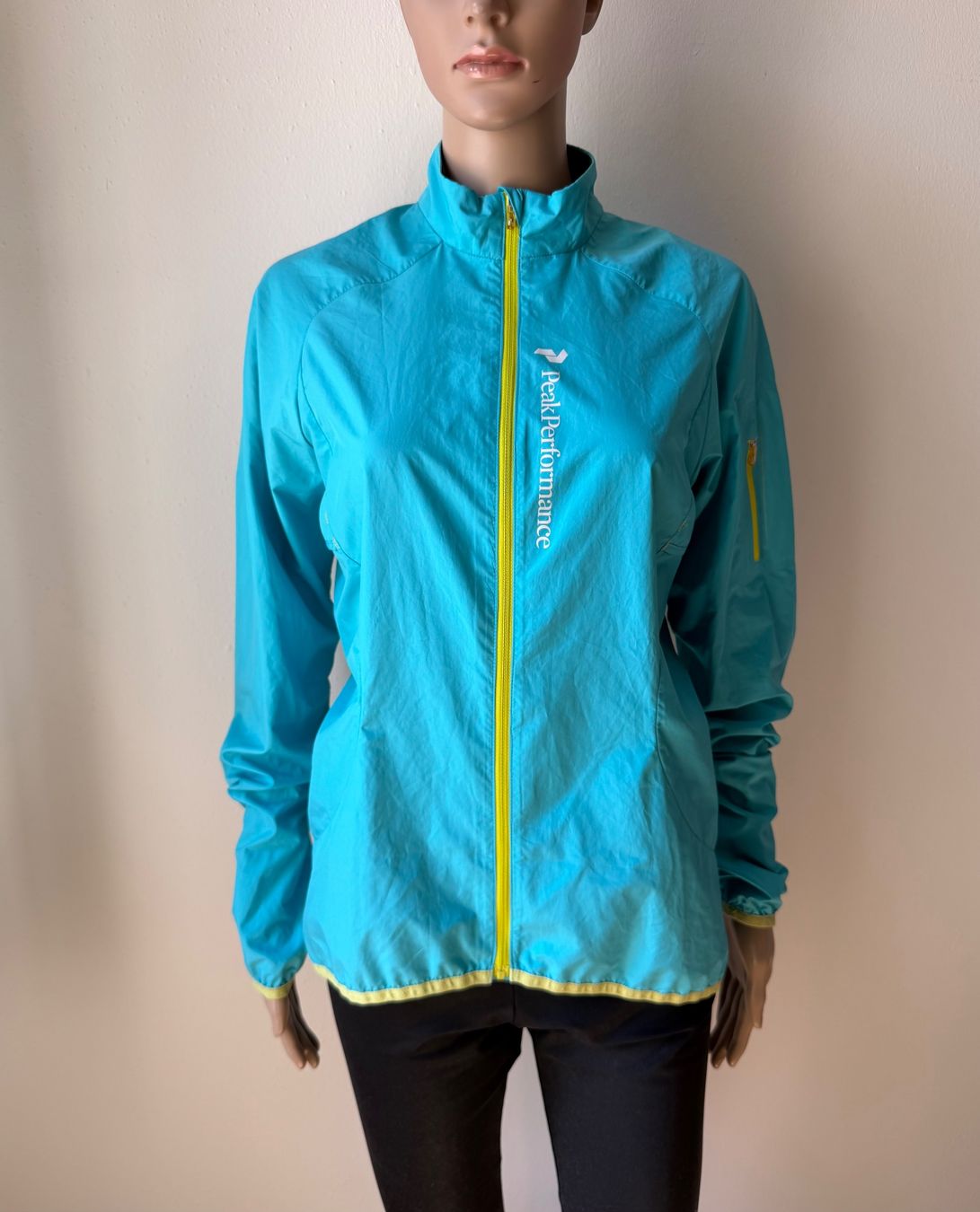Peak Performance Vestes: PEAK PERFORMANCE Jacke 🩵 – D'occasion à Zürich par ClosetQueen