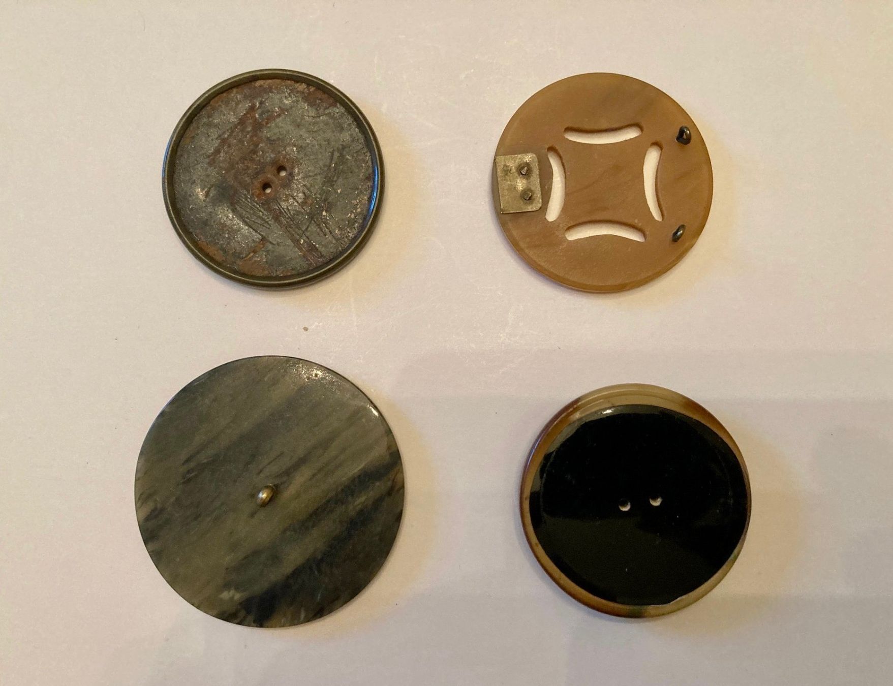 Knöpfe: Knöpfe Vintage, GROSS, 4 Stk. – Gebraucht aus Zürich von cornetto55