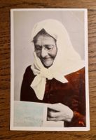 Frau mit Brille und weissem Kopftuch 1903