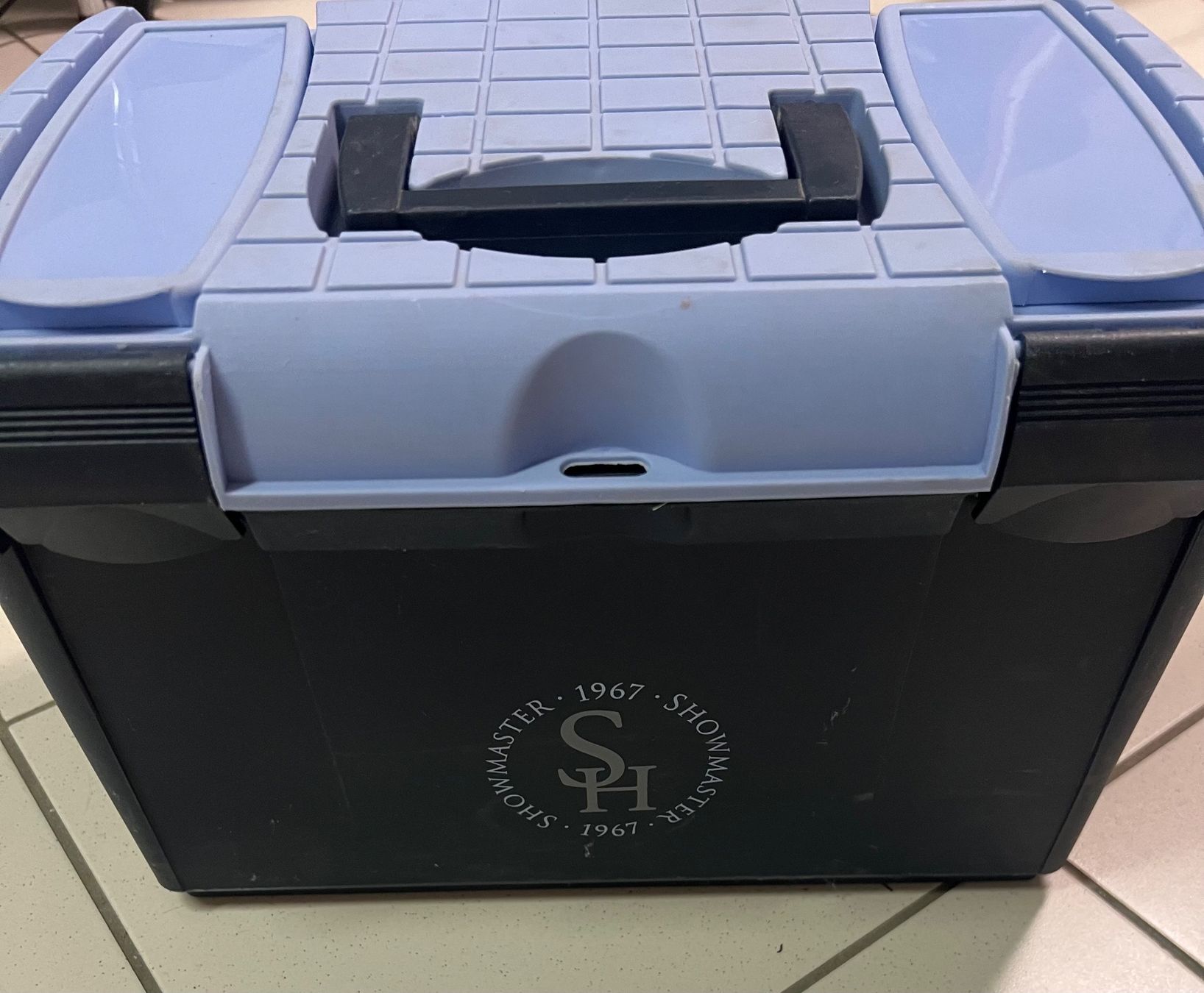 Altro per la casa: Kit per la pulizia del cavallo con cassetta Showmaster – Usato da Pura venduto da viv_nz8r