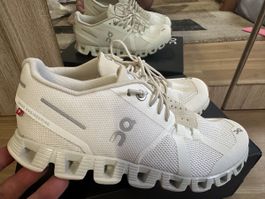 On Cloud Shoes White Sand Size 36,5 - Perfect for Summer