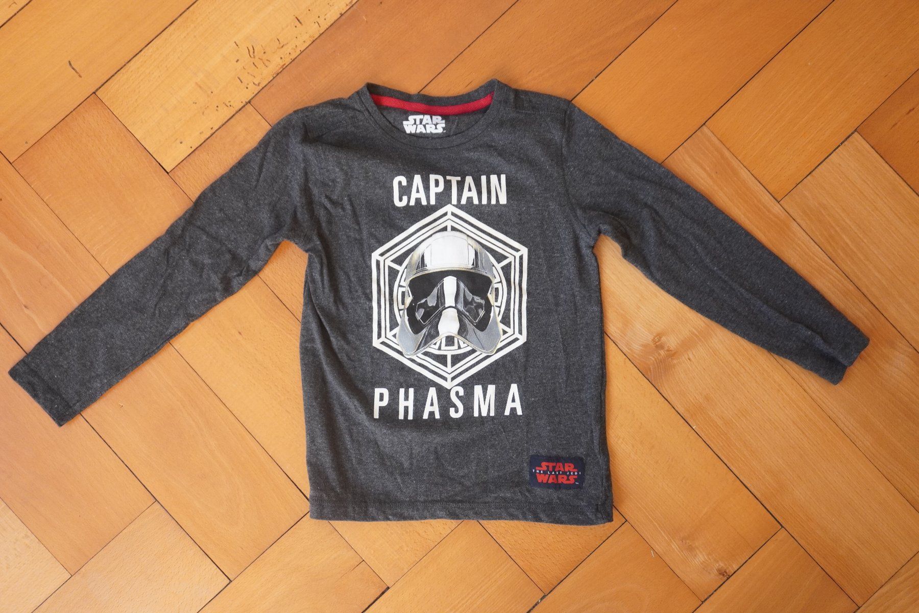 Pullover & Sweatshirts: Star Wars Captain Phasma Kinder Langarmshirt Grösse 122 – Gebraucht aus Thunstetten von blob87