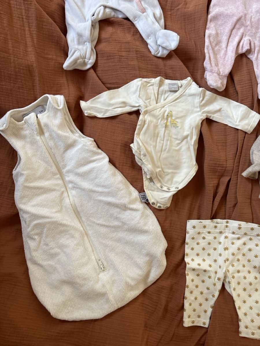 Lotti & Set di vestiti: Lot habits bébé  – Usato da Monthey venduto da LoveBrand 1