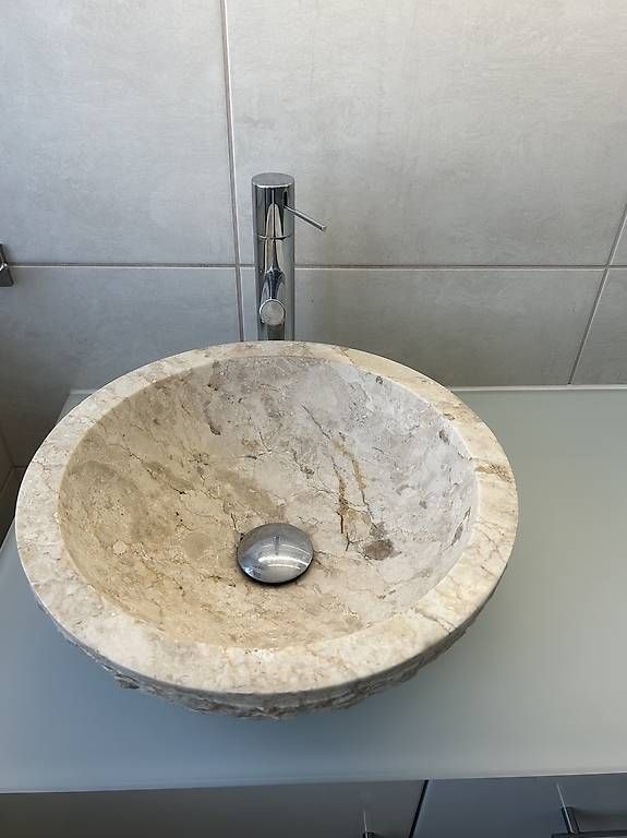 Badezimmermöbel: Badmöbel mit Stein-Aufsatzwaschbecken – Gebraucht aus Zufikon von Gertrud041 3