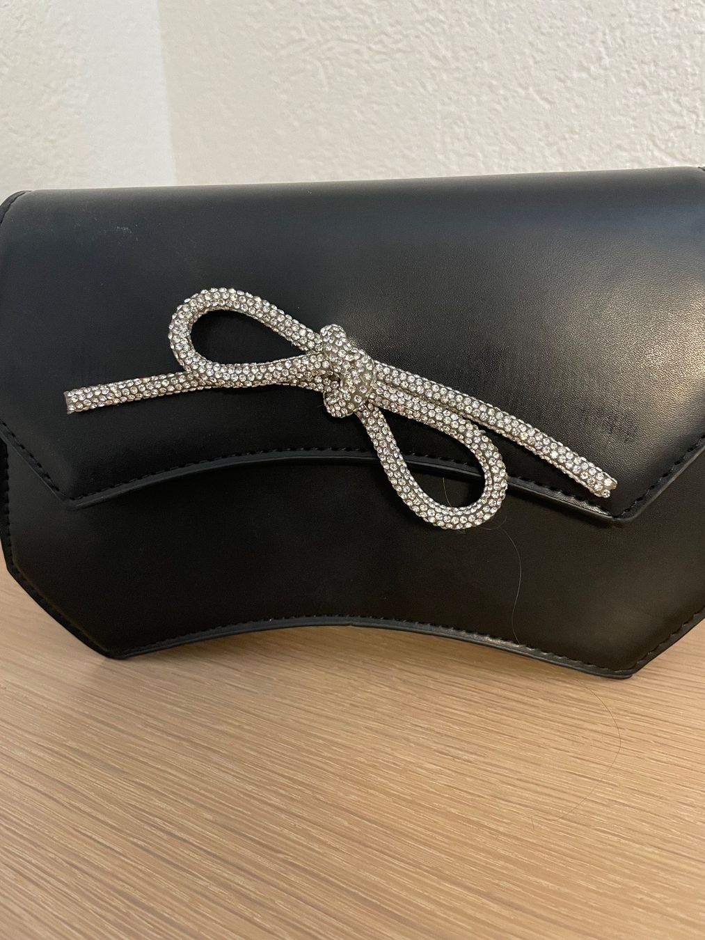Sacs femmes: Crossbody Bag Rhinestone Bow NEW – Neuf (Voir description) à Vuadens par Nina11 3