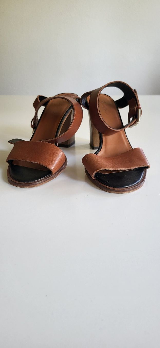 Scarpe da donna: Schöne, mittelbraune, schlichte Riemchensandalen – Usato da Zürich venduto da csa02