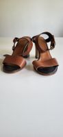 Schöne, mittelbraune, schlichte Riemchensandalen