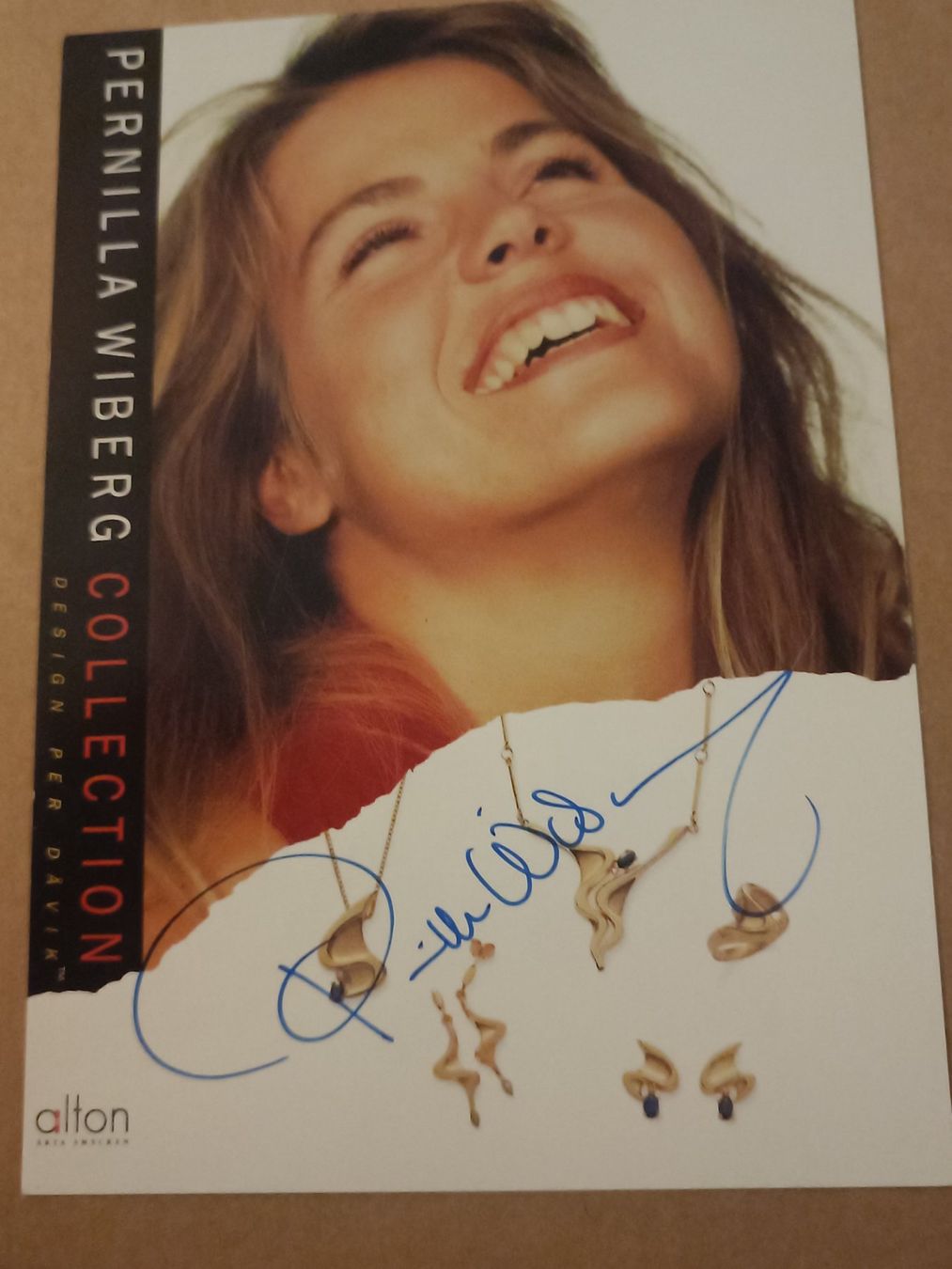 Autografi: Pernilla Wiberg - handsignierte Autogrammkarte – Usato da Menziken venduto da Artographs