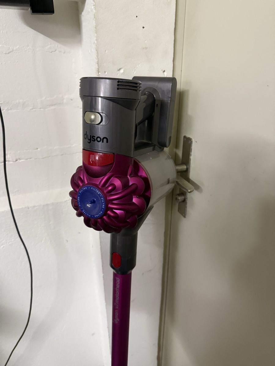 Dyson Aspirapolveri & Accessori: Dyson V7 Akku Staubsauger – Usato da Birsfelden venduto da mah_6yvz 2