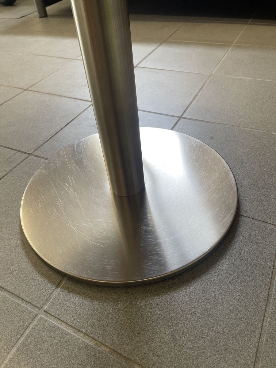 Tische: Runder Tisch – Gebraucht aus Wolfhausen von Haustechnik2016 1