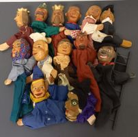 LOT AN *KASPERLI - FIGUREN *HOLZKOPF H CA. 8/TOTAL L 35CM