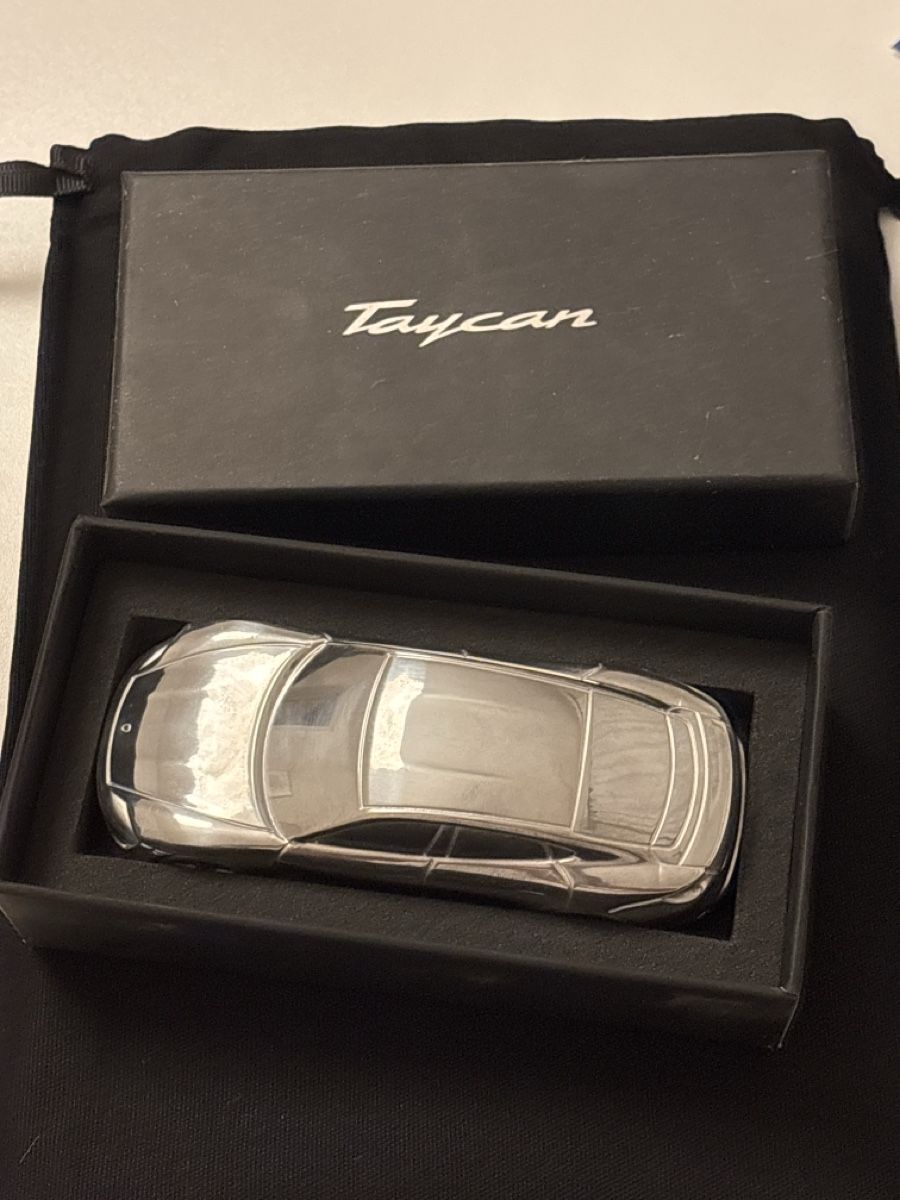 Porsche Modellini d'auto: Porsche Taycan Modellauto – Nuovo e nell'imballaggio originale da Zollikon venduto da han_rvt8