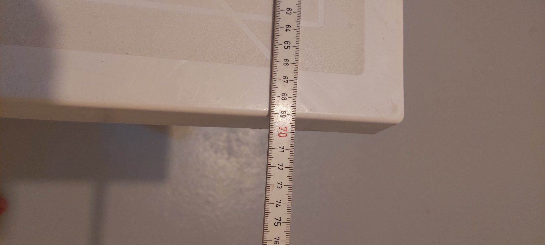 Tavoli: Gartentisch weiss 73cm hoch 69x69cm breit – Usato da Rotkreuz venduto da Dabmu 2