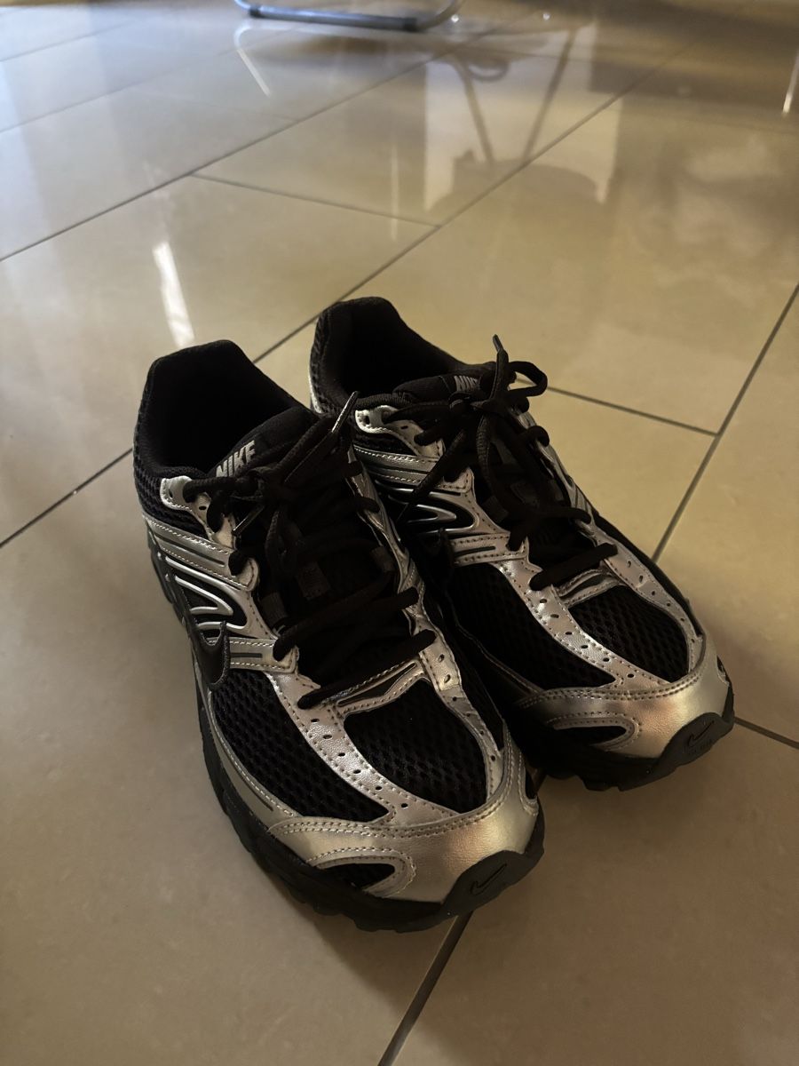 Nike Scarpe da donna: Nike Air Max MOTO 2K – Nuovo (secondo la descrizione) da Sutz venduto da charis1411