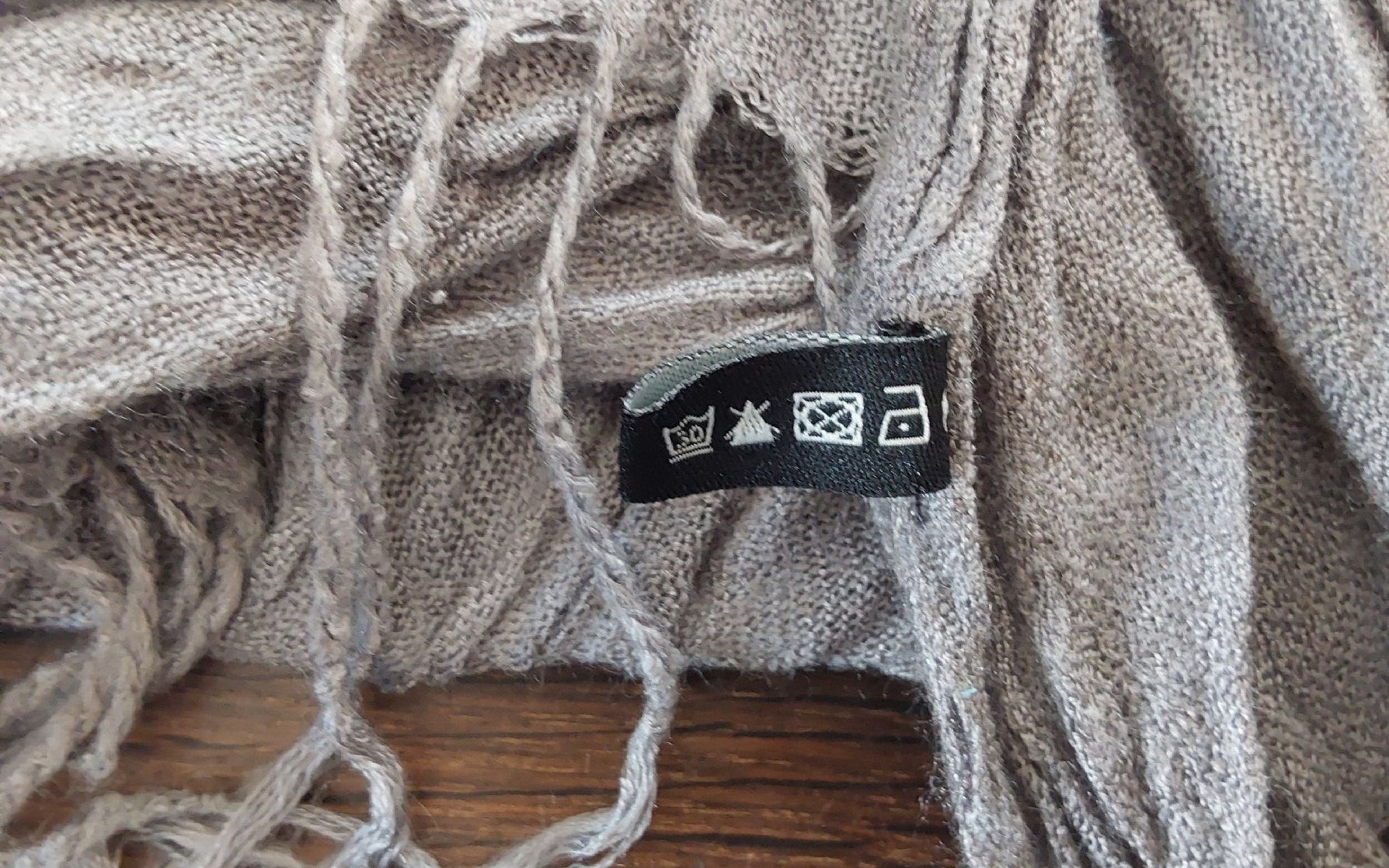 Foulards, Tücher & Schals: Schal grau – Gebraucht aus Köniz von scopello12 4