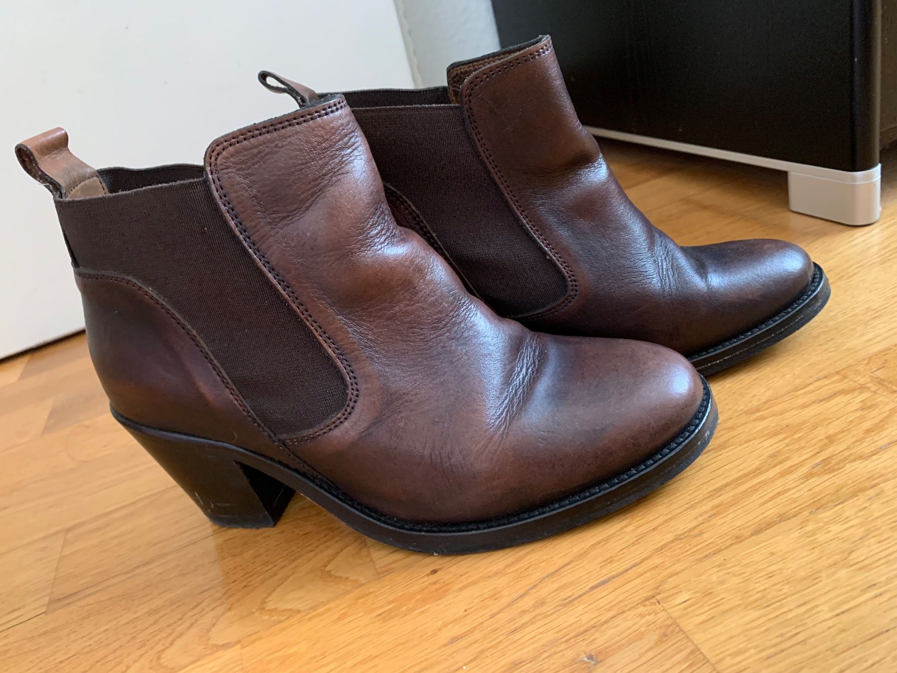 Navyboot Damenschuhe: Navyboot Stiefeletten Leder braun Gr. 37 – Gebraucht aus Wettswil von cipollina71
