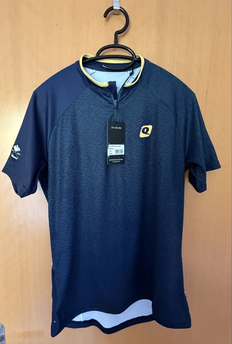 Qloom Canottiere & Pantaloni: Neues Bikeshirt von Qloom – Nuovo (secondo la descrizione) da Schwyz venduto da Zamuner