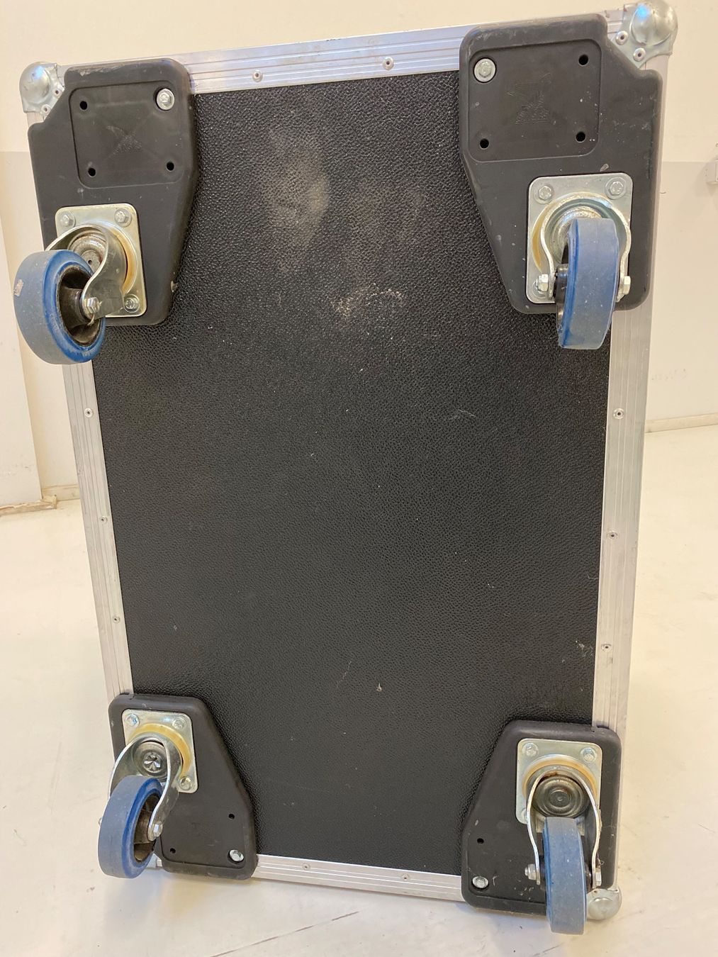 Altri accessori: Flightcase mit Rollen (19-Zoll-Rack-Einschub) – Usato da Eschlikon TG venduto da ArtRec 9