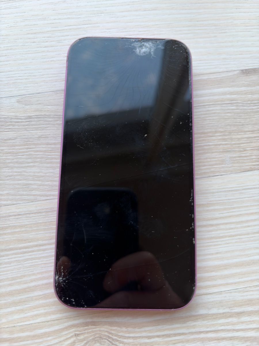 Apple Telefoni cellulari / Smartphones: iPhone 16 Pink 256GB, Display defekt – Difettoso da Bünzen venduto da Cozmo82