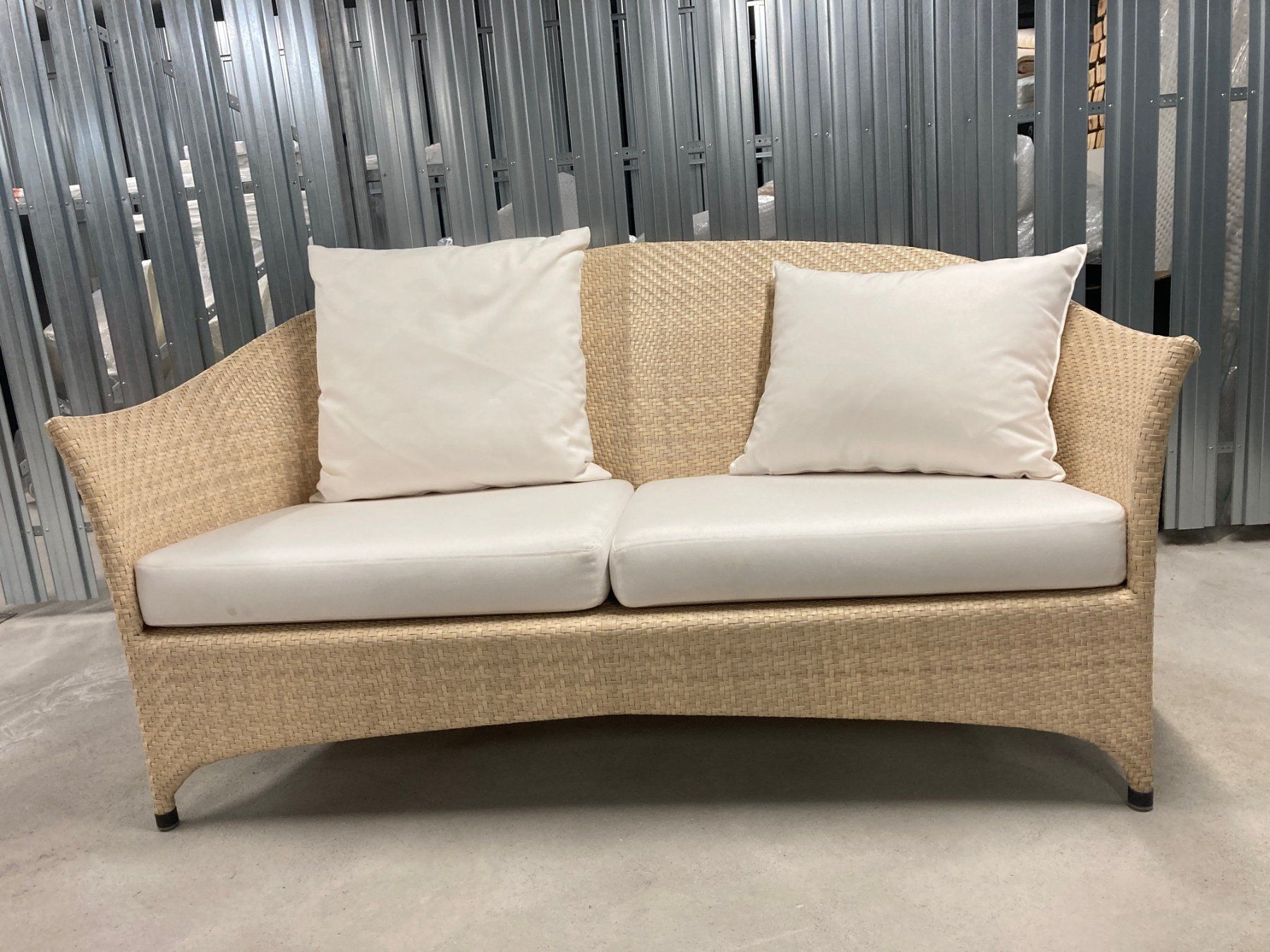 Dedon Sofas: DEDON Lounge Set Sofa + 2 Hocker inkl. Kissen – Gebraucht aus St. Gallen von Wohngut-Heule 1