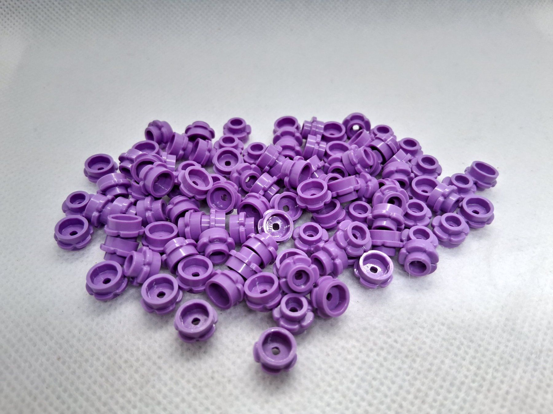 Lego Giocattoli: Lego 100 Stk. Flower 1x1 - Medium Lavender – Nuovo (secondo la descrizione) da Inwil venduto da Dokyiioto 1