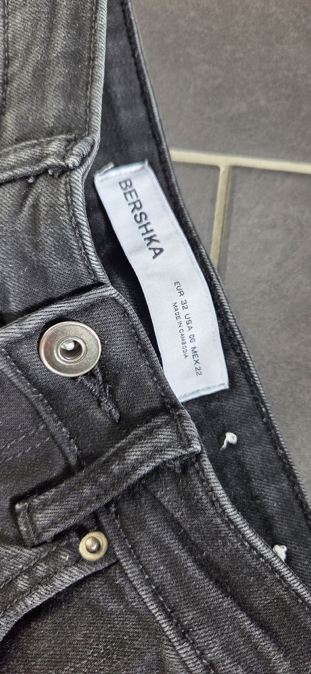 Bershka Jeans: Jeans Bershka Gr. 32 – Usato da Lyss venduto da Urma5 3