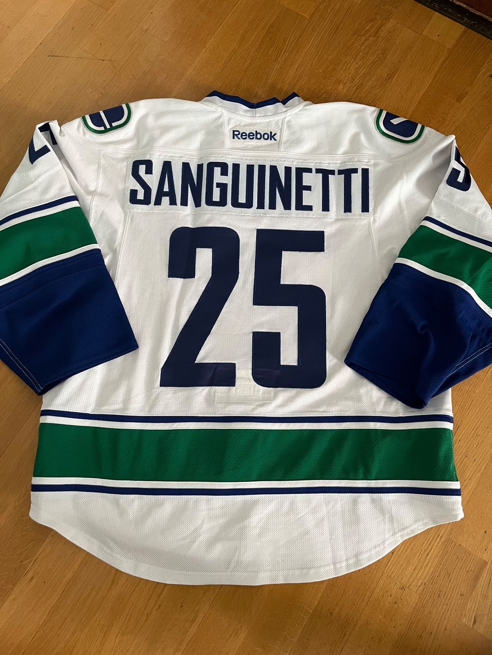 Gameworn Leibchen & Hosen: Vancouver Canucks game worn Bobby Sanguinetti – Gebraucht aus Bern von Myloulou 1