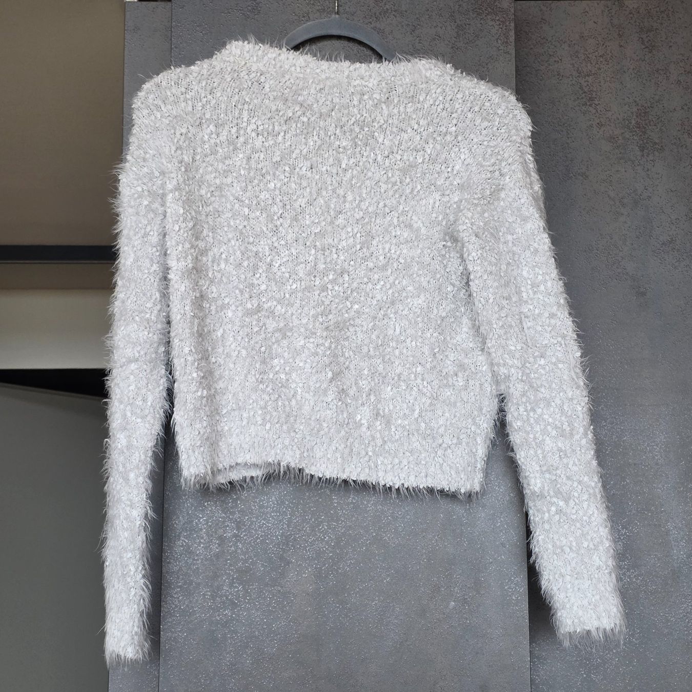 Pullover & Sweatshirts: 🐸 VERO MODA FLAUSCHIGER CROP PULLOVER WEISS M – Gebraucht aus Môtier (Vully) von Frogs 6