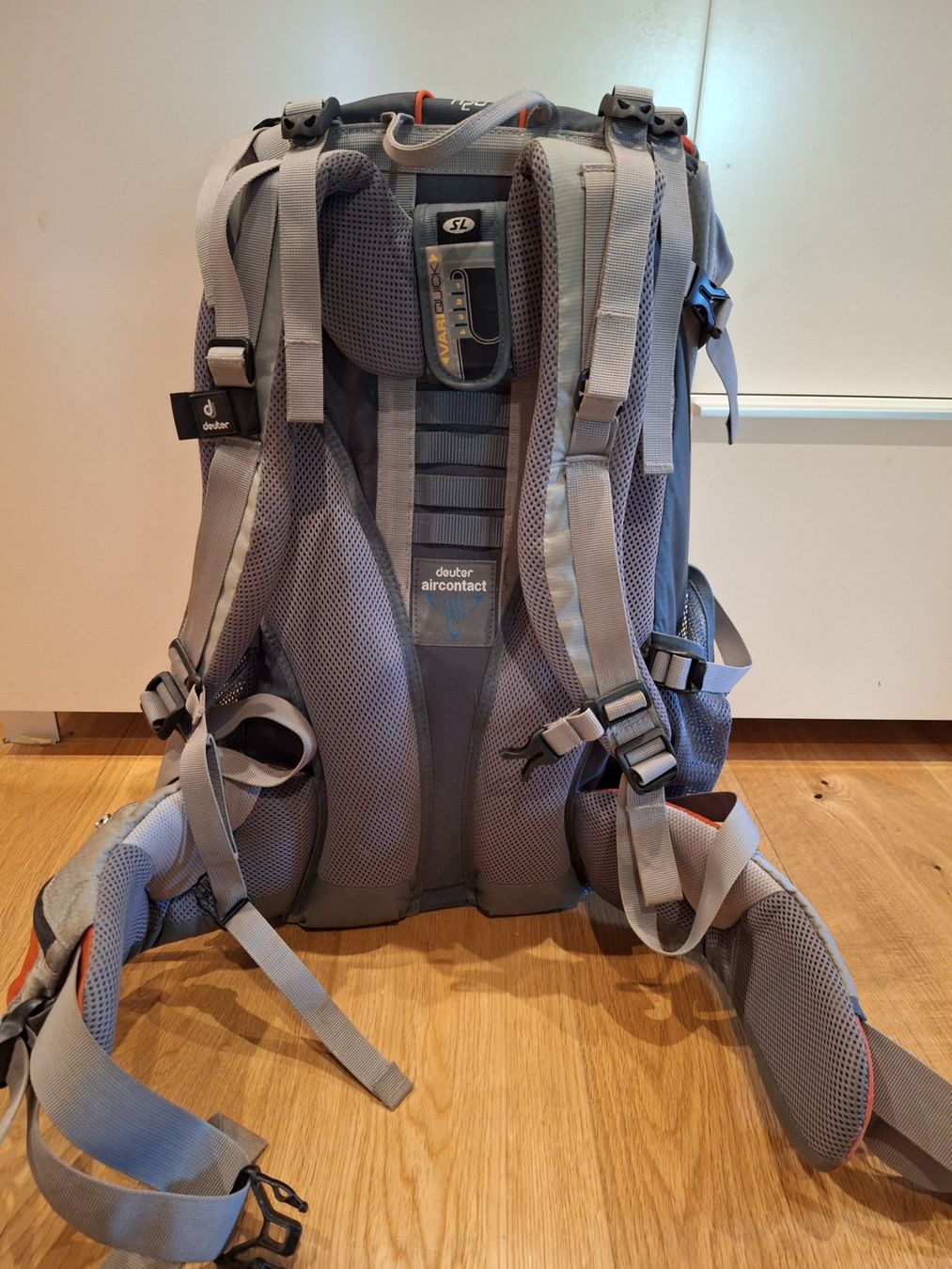 Deuter Zaini: Deuter Rucksack ACT Lite 35+10 orange/grau – Usato da Steinen venduto da Cornel85 1
