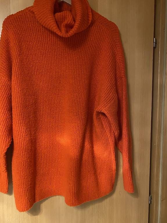 Maglioni & Felpe: Rollkragen Pullover rot  – Usato da Därstetten venduto da yas_pb5r 1