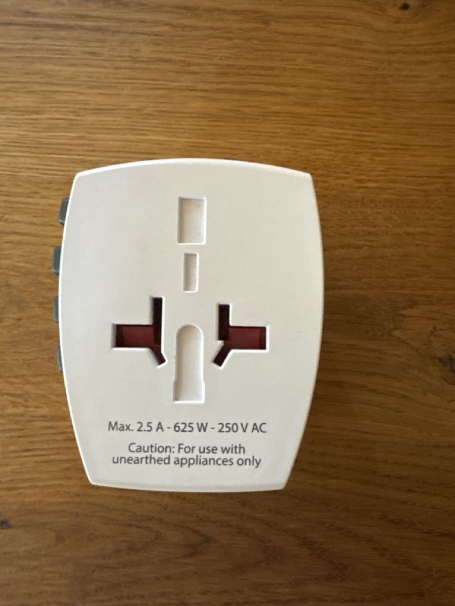 SKROSS Unità & Adattatore: SKROSS Reiseadapter World Adapter MUV – Usato da Spiez venduto da Wasser13 2