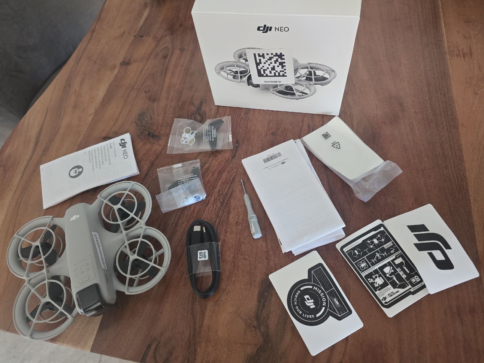 DJI Modellismo RC: DJI NEO Drohne, kaum gebraucht – Usato da Koppigen venduto da P4NI_CH