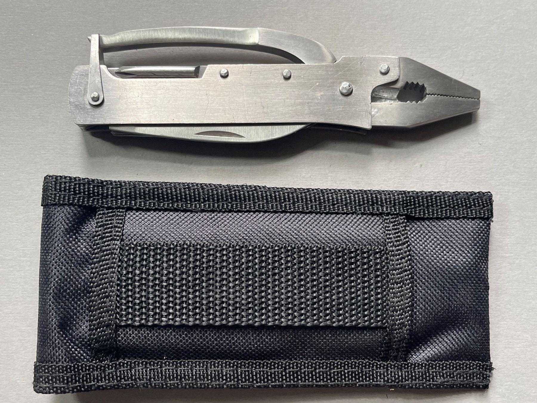 Tous les outils: Neuwertiges Multitool mit Etui – Neuf (Voir description) à Zürich par FV.vintage 7