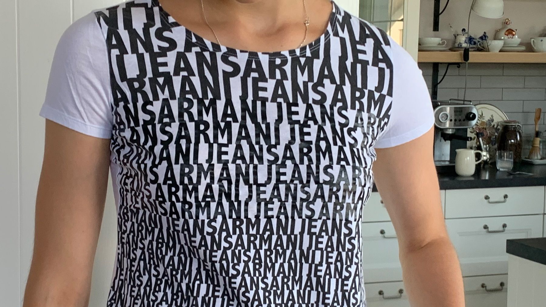 Armani T-shirts: T-Shirt von Armani gr.S – D'occasion à Nuglar par Korsika2 2