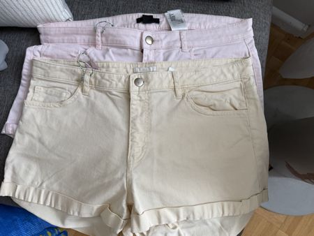 Lot de 2 shorts taille 42 EUR