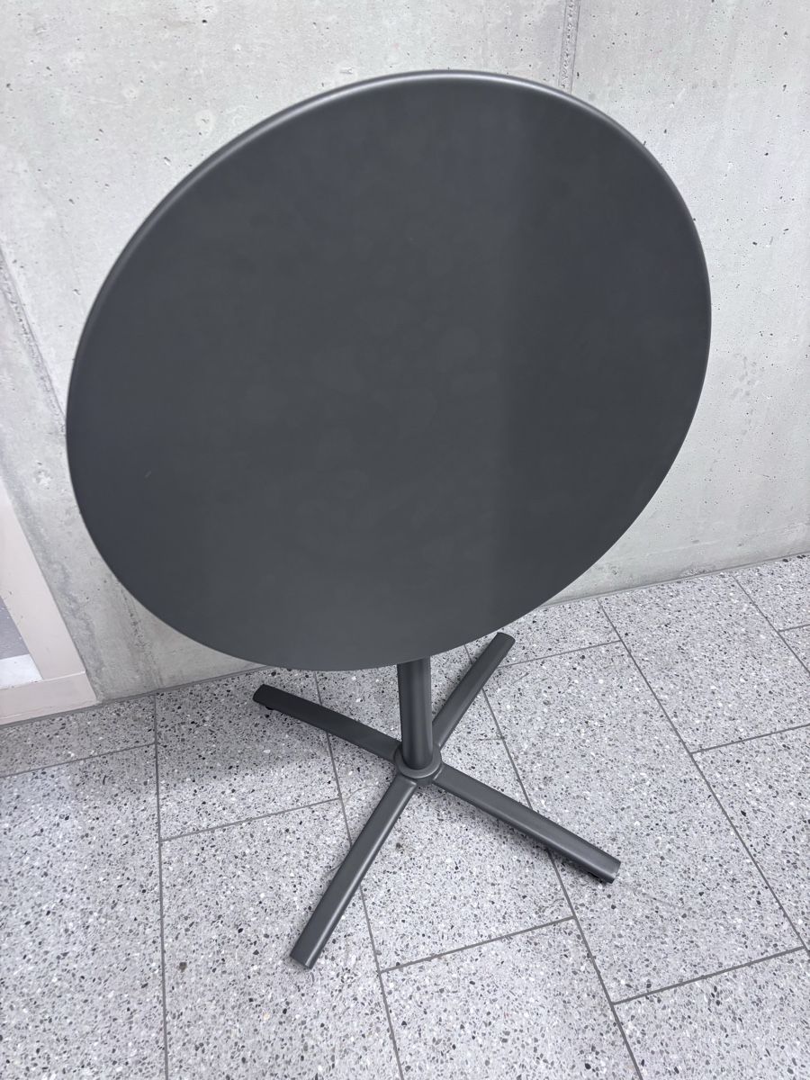 Tables: Gartentisch aus Stahl – D'occasion à Zürich par Planetmax 2