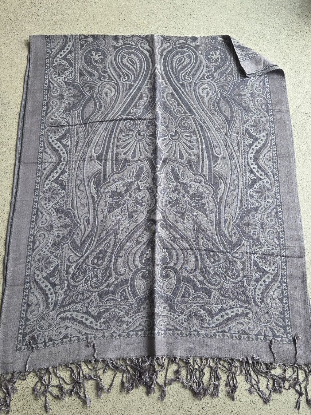 Foulard & Sciarpe: Schal Viscose/Wolle – Nuovo e nell'imballaggio originale da Frauenfeld venduto da Schenken-mit-Herz