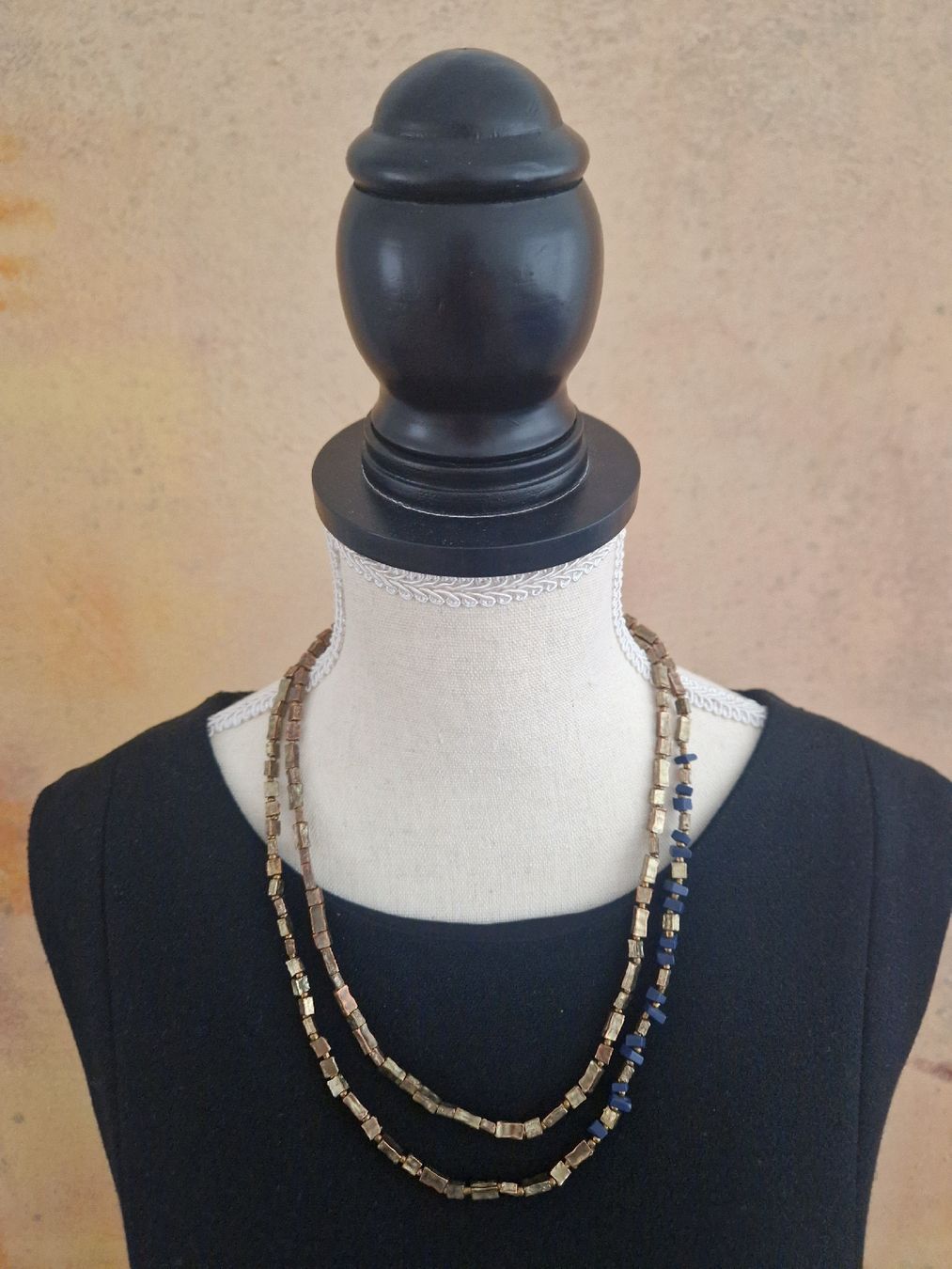Catenine: Lang Kette in Blau-Gold – Usato da Horgen venduto da akkohappyshopping 2