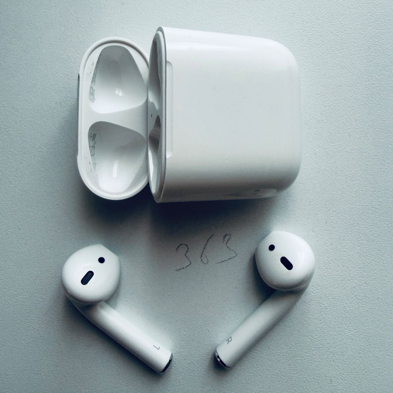 Apple Cuffie: Original Apple AirPods 2 Gen. Wireless Kopfhörer & Case – Usato da Basel venduto da MY.AIRPODS.SHOP 2