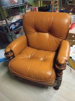 Fauteuil en cuir vintage avec accoudoirs bois massif, 70-80'