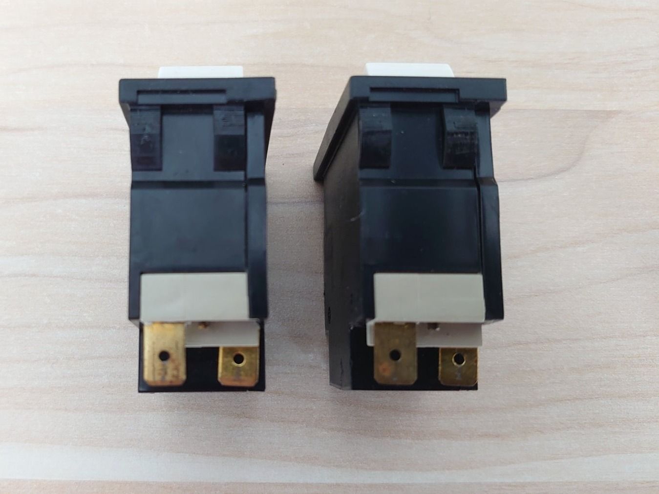 Altri prodotti elettronici: Schalter Weber Unimat WT 22-551 - Swiss Made – Difettoso da Pfäffikon SZ venduto da  5