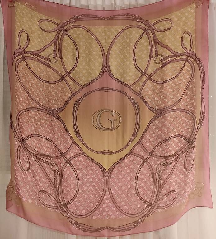 Foulards & écharpes: Foulard écharpe Guess - envoi colis gratuit – D'occasion à Renens VD par lptvs_22 1
