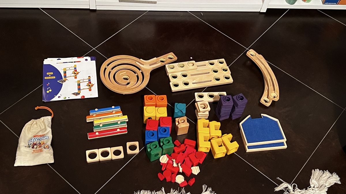 Spielzeuge: Murmelbahn/Gluggerbahn Set für Kinder mit Xylophon – Gebraucht aus Biel-Benken BL von edu_j8mz