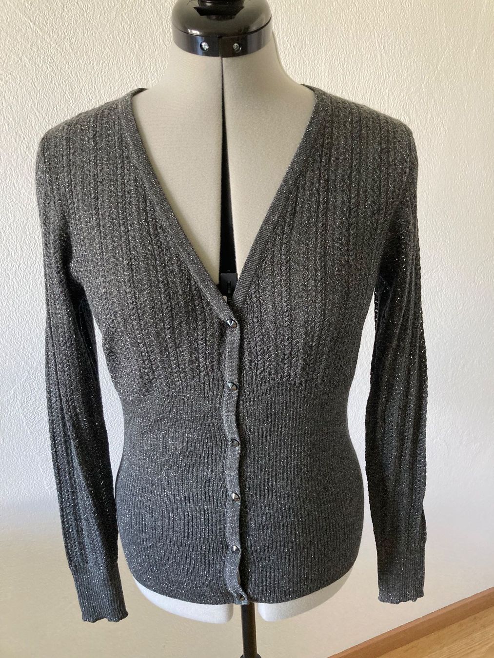 Giacche: Leichte Strickjacke mit Lurex, Gr. 36-38 – Usato da Samedan venduto da chickenrun01